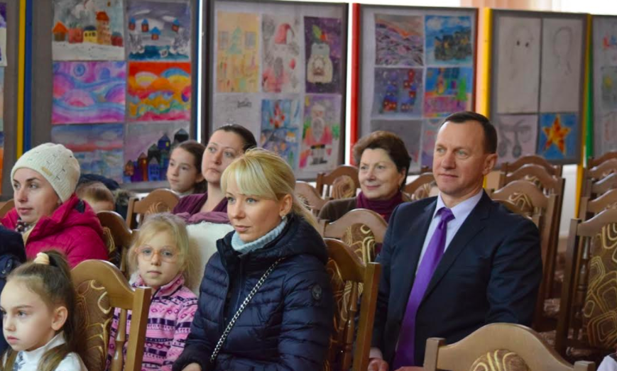 Мистецьким школам Ужгорода придбали музичні інтрументи та обладнання
