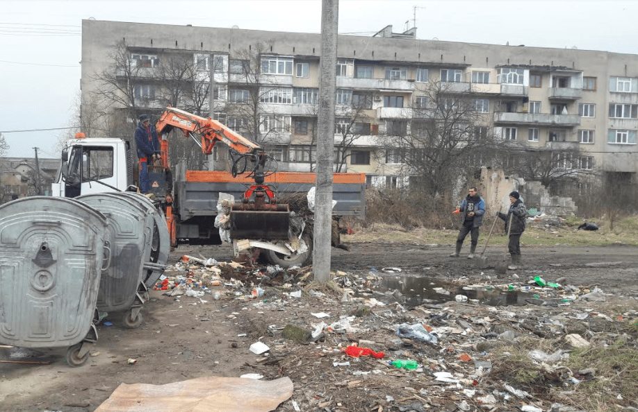 В Ужгороді вкотре ліквідували стихійні сміттєзвалища у мікрорайоні Шахта