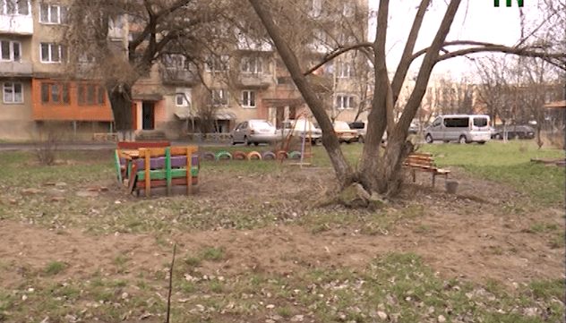 Ужгородці хочуть збудувати дитячий майданчик на вул. Академіка Корольова