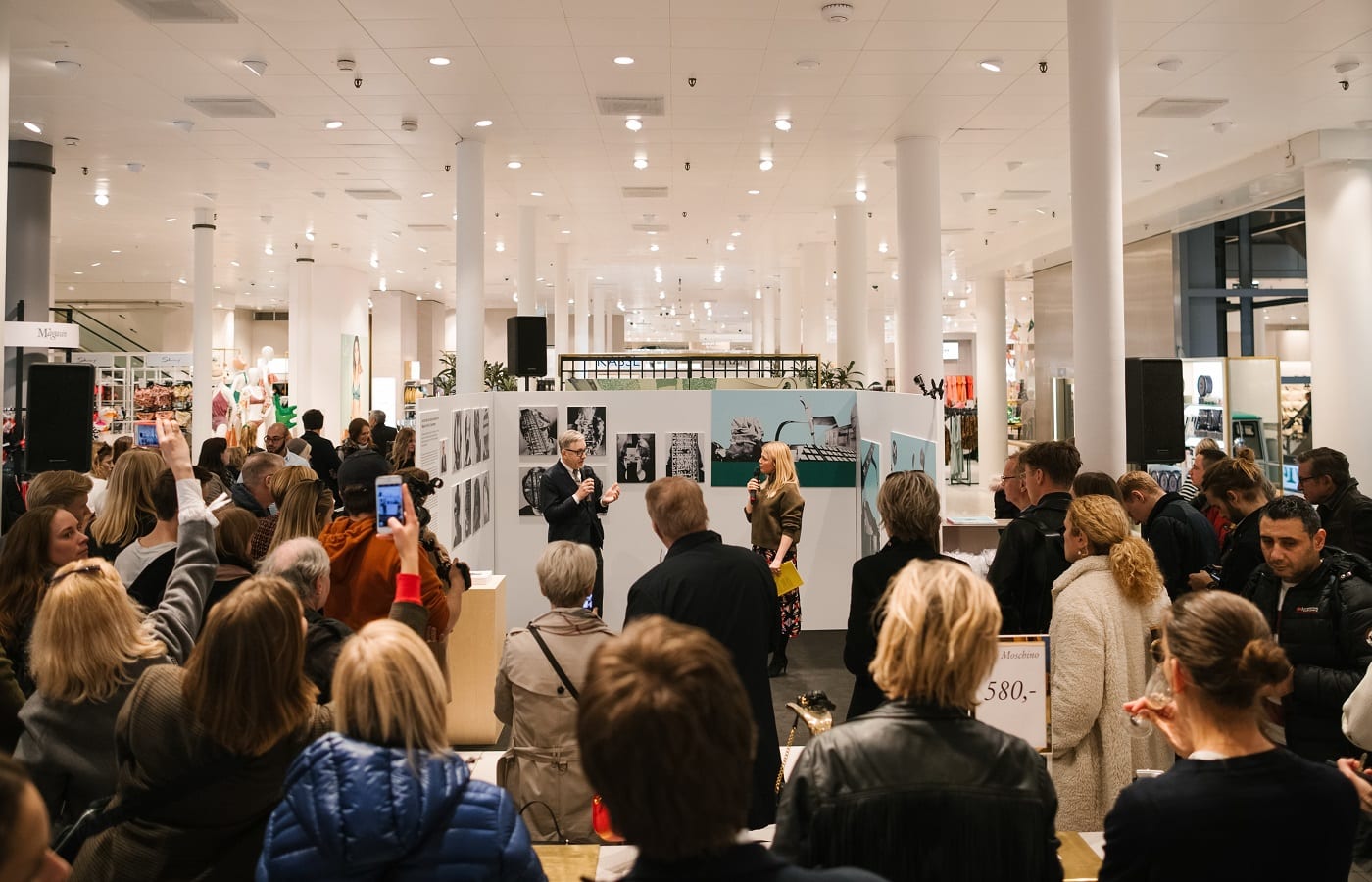 Колажі Сергія Святченка прикрасили вітрини Magasin du Nord у Копенгагені