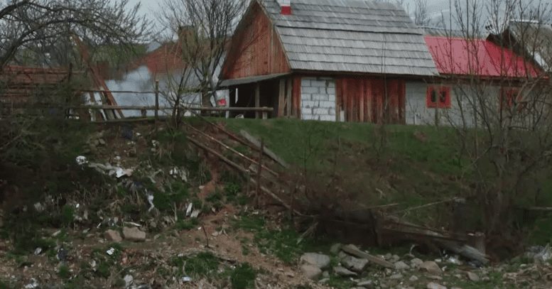 Туристична Колочава потопає в смітті