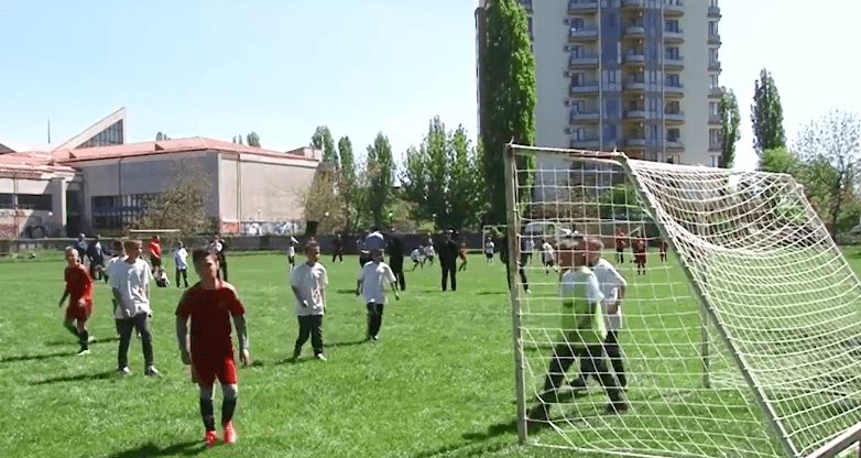 Поліція Закарпаття започаткувала хорошу спортивну традицію для дітей (ВІДЕО)