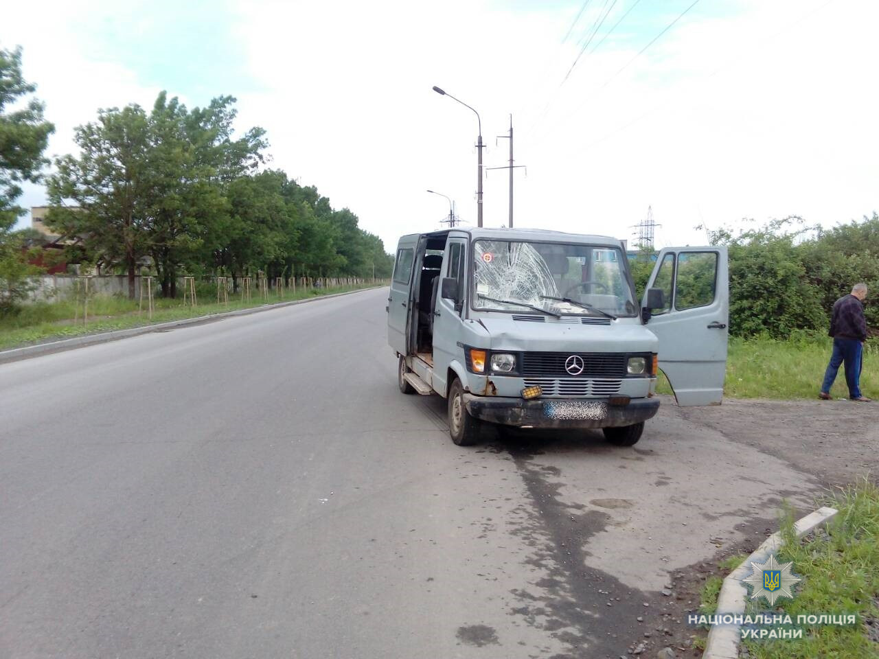 Мукачівські поліцейські встановлюють обставини аварії, під час якої травмувалась жінка-велосипедист