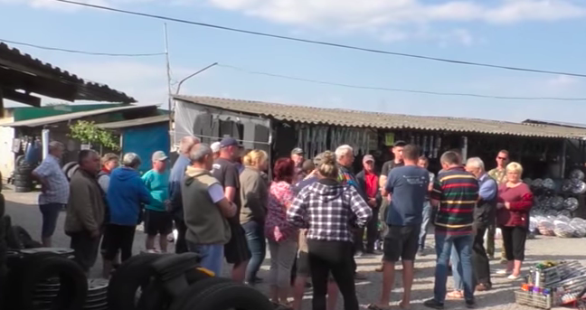 Авторинок "Кінчеш" закривають, а підприємців хочуть "переселити" на "Краснодонців"
