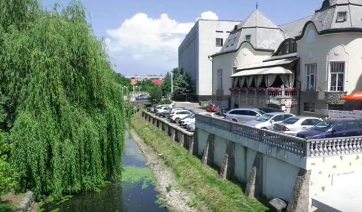 Штучний водоканал Верке у місті Берегові перетворився на стічну каналізацію