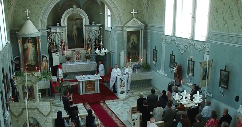 Пам'ятний знак "Полум’я миру" відкрили в Мукачівському селі Павшино