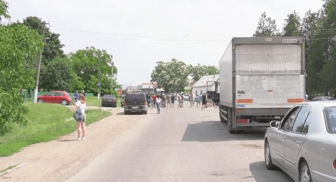 У Виноградівському районі знову блокували проїзд автомобілів - протест відновлено (ВІДЕО)