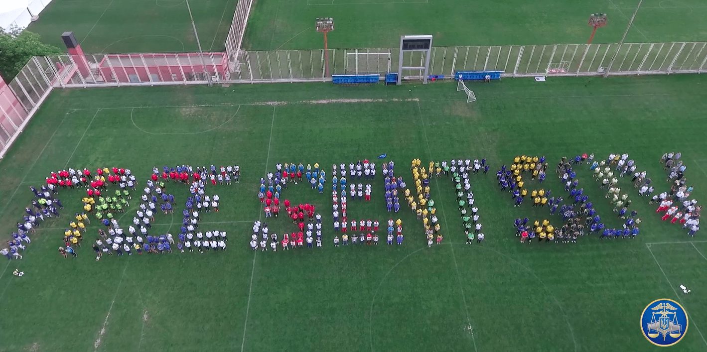 #FreeSentsov: закарпатські працівники ДФС разом із колегами з усієї країни взяли участь у флешмобі