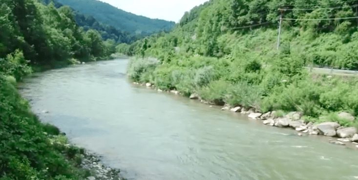 Жителі Нижнього Бистрого прохають побудувати переправу через річку