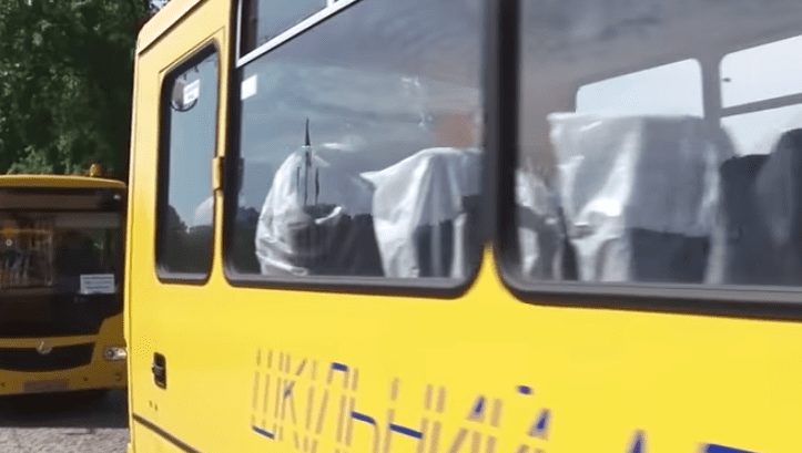 Нові шкільні автобуси поїхали в 10 районів Закарпаття (ВІДЕО)