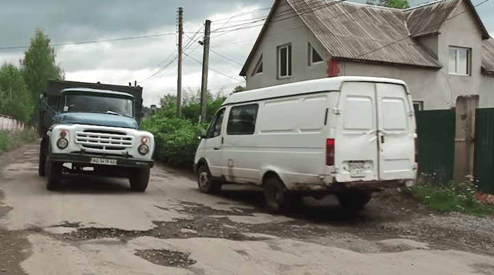 Від торішнього ремонту сільської дороги на Мукачівщині не лишилося і сліду