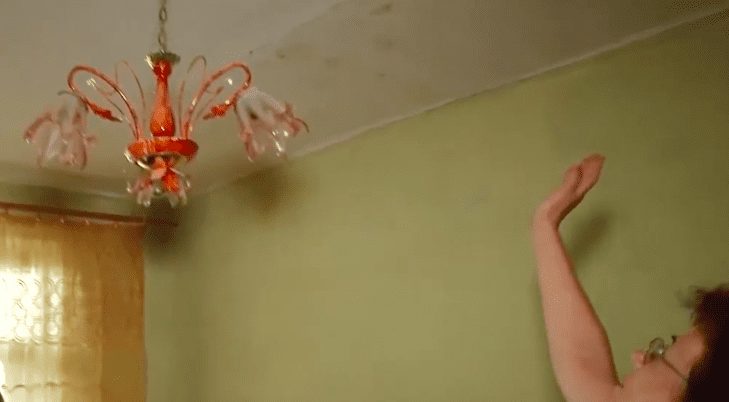 Постійно жити у вологості та плісняві змушена жінка з селища Батьово