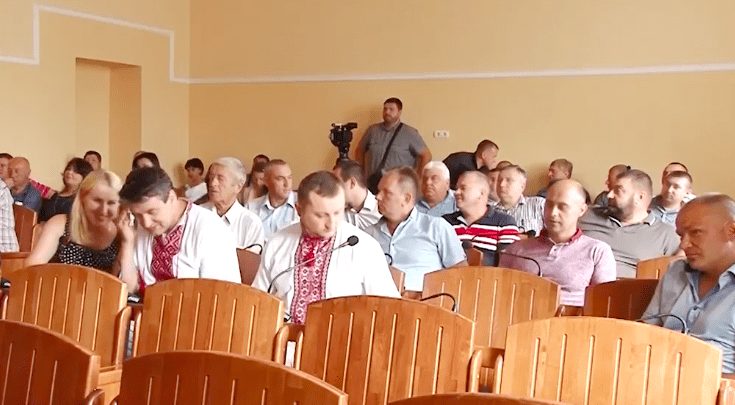 Бюджетні та земельні питання традиційно розглянули хустські депутати під час чергового сесійного засідання