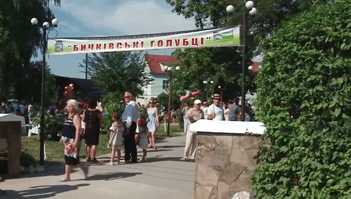 Як на Закарпатті проходив гастрономічний фестиваль «Бичківські голубці» (ВІДЕО)