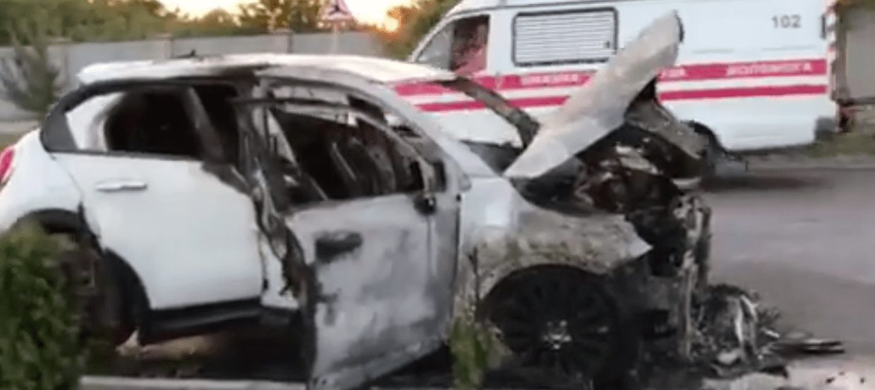 Біля Дастору в Ужгороді згорів Фіат-500 на іноземних номерах (ВІДЕО)