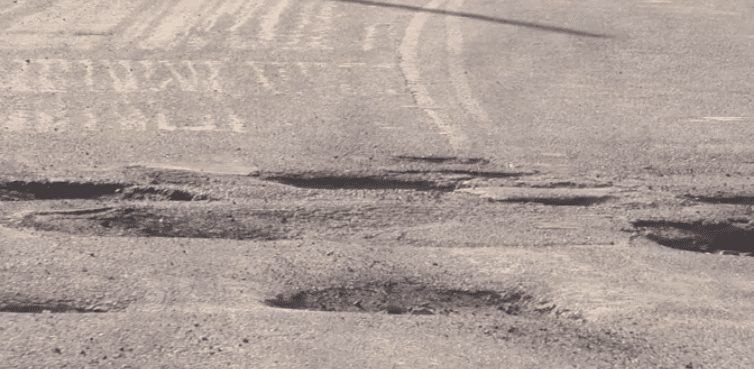 Розбитий шлях у с. Глибоке – відсутнє автомобільне сполучення