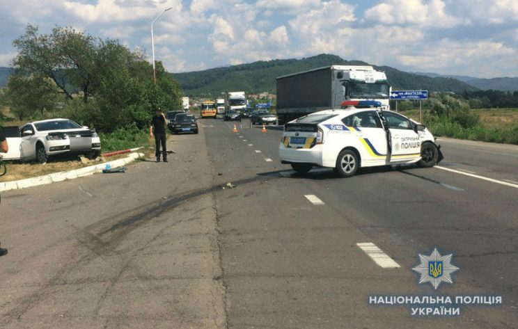 У Свалявському районі трапилося ДТП з потерпілими за участі службового авто Нацполіції (ФОТО)