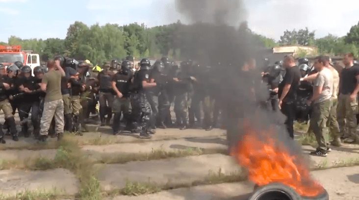 Затримували злочинців, обшукували машину, вирішували конфліктні ситуації - поліцейські взяли участь в навчаннях