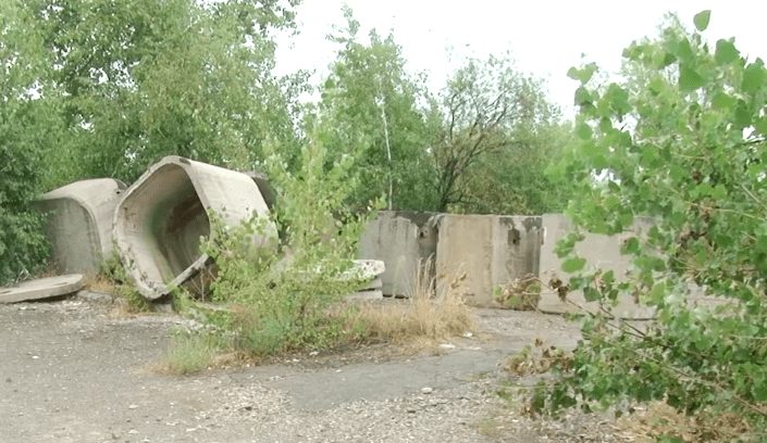 Сотні тонн отрутохімікатів на Хустщині законсервують у бетонних ємностях (ВІДЕО)