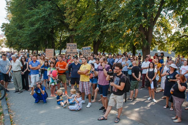 Відомі українці звертаються до Володимира Гройсмана з приводу ремонту Набережної в Ужгороді