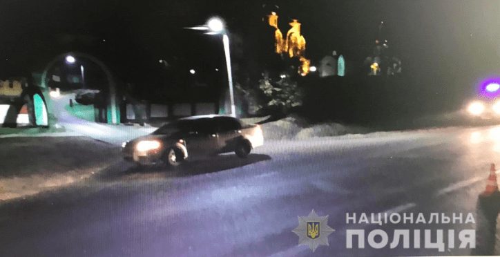 На автодорозі «Київ-Чоп» водій ВАЗ насмерть збив пішохода (ФОТО)