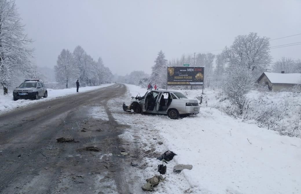 Поліція Тячівщини встановлює обставини аварії з кількома травмованими