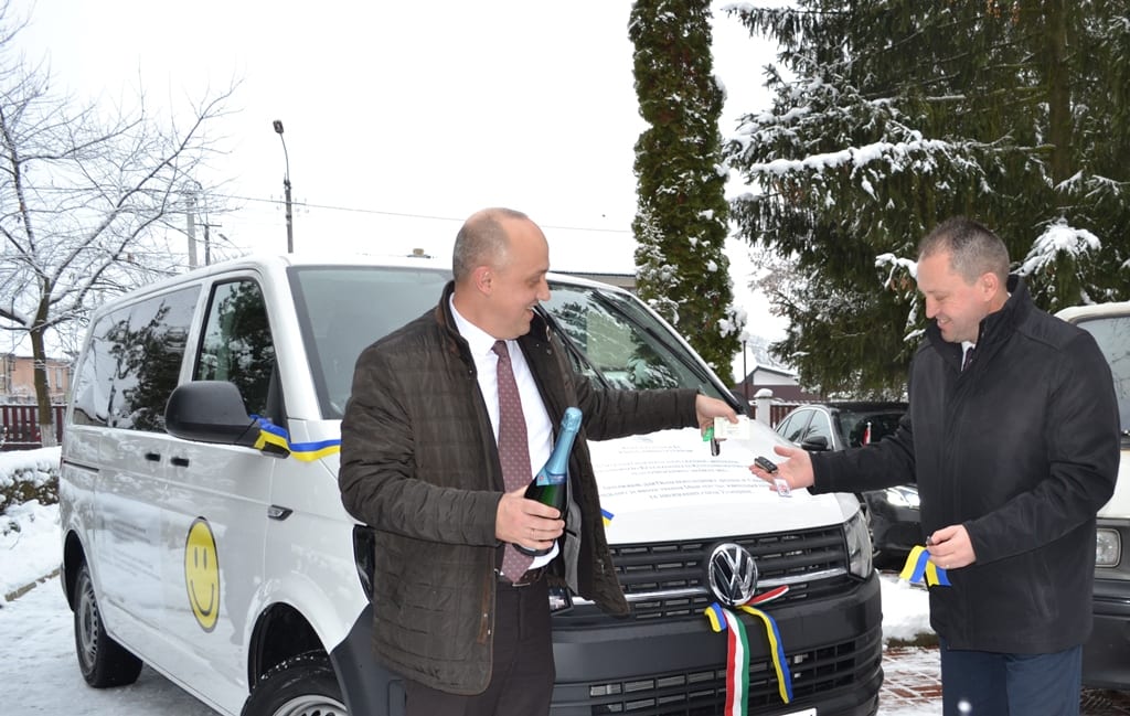 Свалявський обласний будинок дитини отримав у дарунок новий автомобіль від угорських благодійників