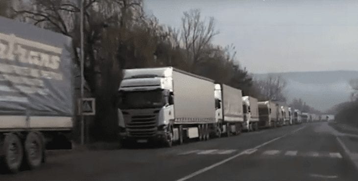 Колапс на кордоні,  вантажівки стоять більше 5-ти діб (ВІДЕО)