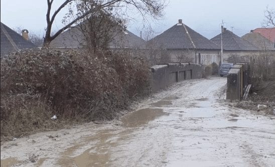 На вулиці Канальній бруд по коліна (ВІДЕО)