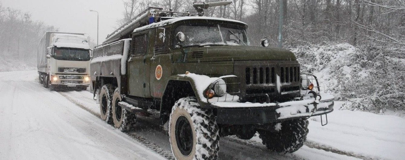Снігопад на Закарпатті: проїзд автотранспорту по території всієї області ускладнений, але забезпечений