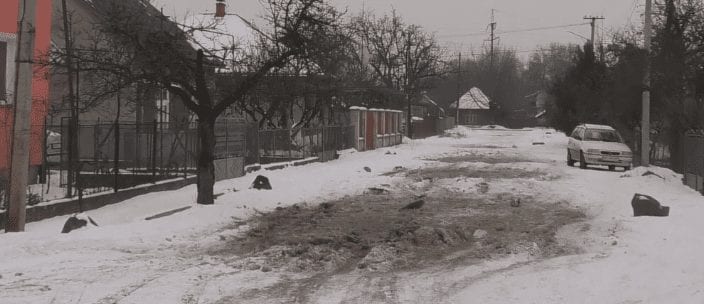 Жителі вулиць Щедріна та Нікітіна скаржаться на жахливий стан доріг (ВІДЕО)