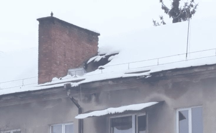 Подробиці обвалу даху в багатоповерхівці в Ужгороді (ВІДЕО)