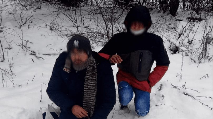 Замерзлих та знесилених іноземців у горах виявили прикордонники