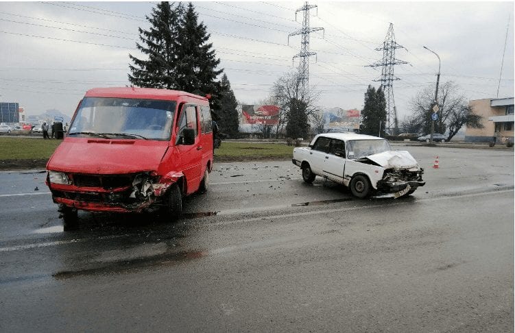 Чотирьох чоловік було госпіталізовано внаслідок ДТП на околицях Мукачева: поліція розслідує обставини