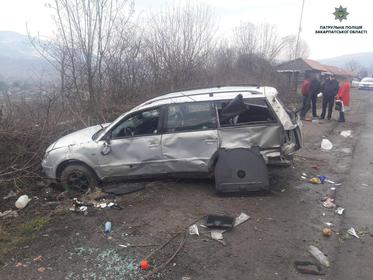 ДТП біля Сваляви: водій через перевищення швидкості влетів в кювет