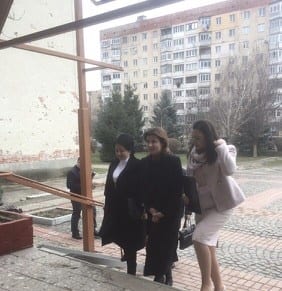 Перша леді Марина Порошенко в Мукачеві поспілкувалася з педагогами та дітьми