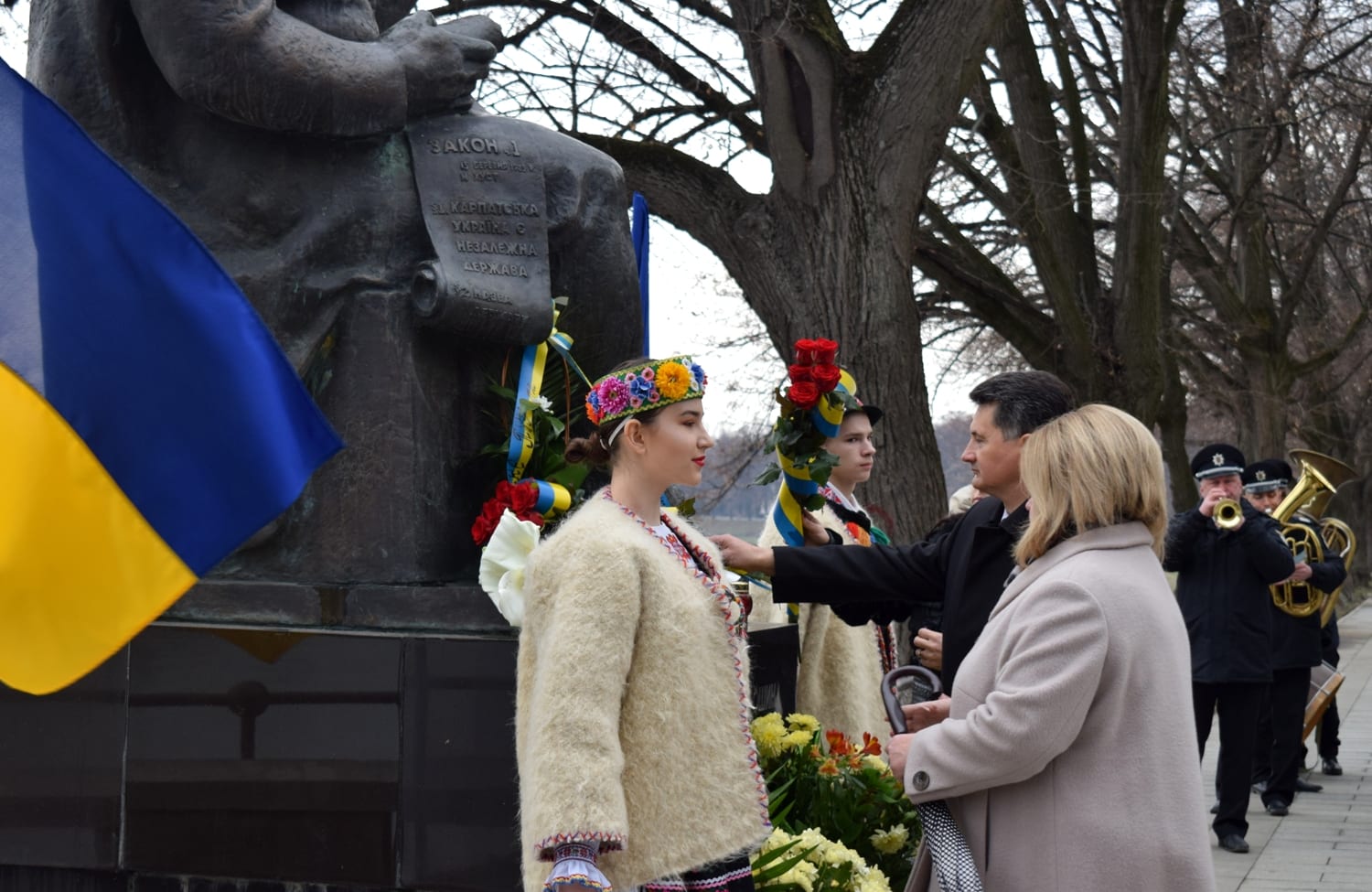 Урочиста церемонія покладання квітів до пам’ятника Августина Волошина відбулась в Ужгороді