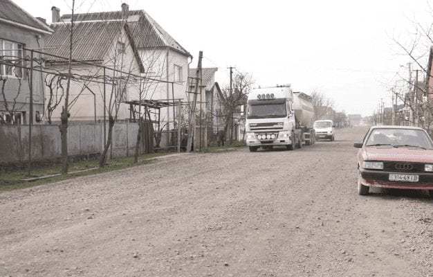 Жителі Сасова прийшли до голови райдержадміністрації  з вимогою завершити ремонт дороги