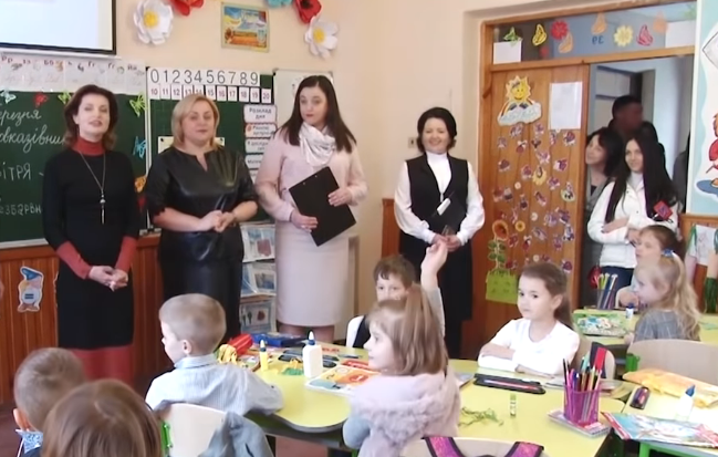 Марина Порошенко в Мукачеві відвідала школу з інклюзивним навчанням (ВІДЕО)