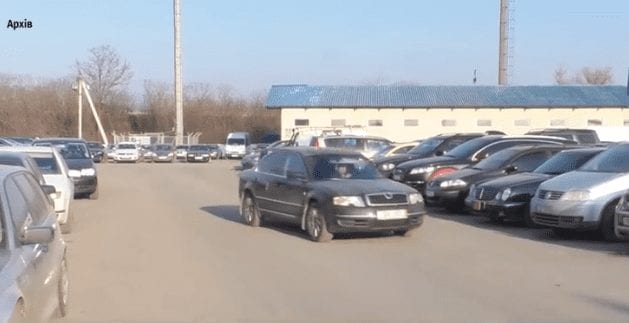 В області щодня розмитнюють усього по дві автівки (ВІДЕО)