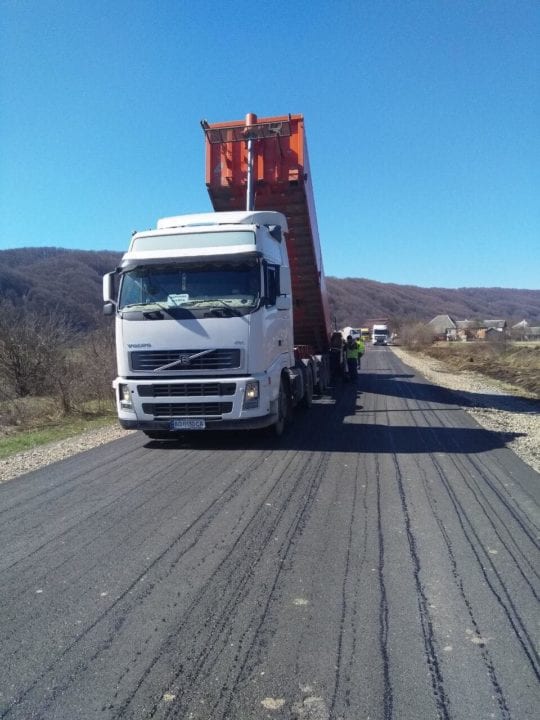 На Закарпатті продовжили ремонт дороги, яка з’єднує три райони (ФОТО)