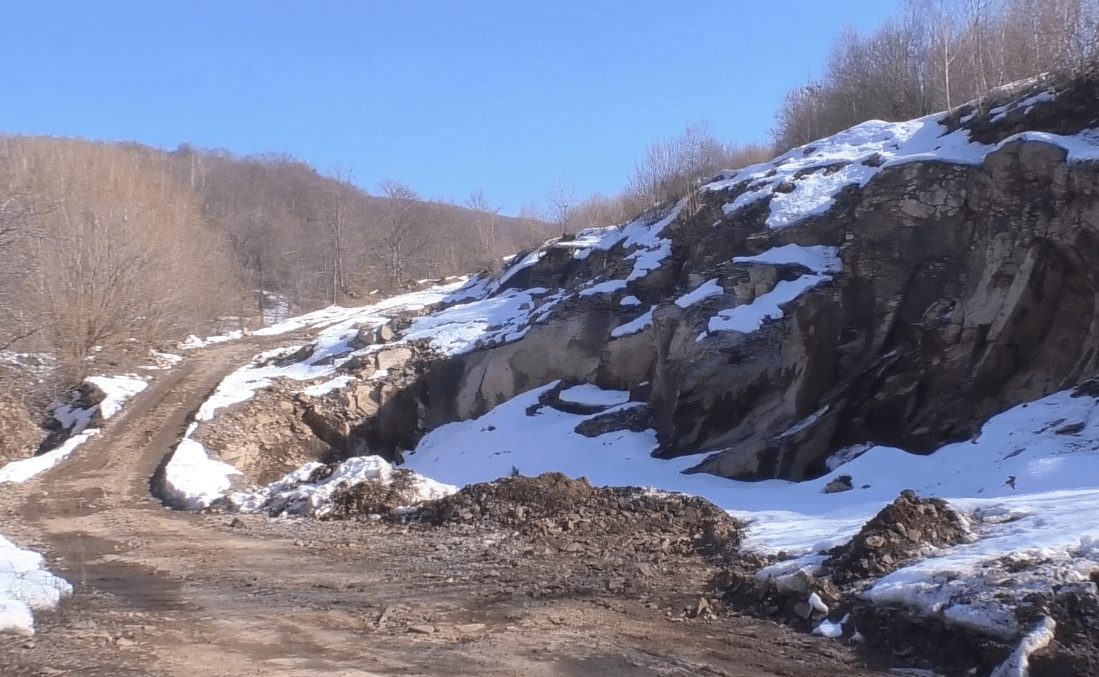 Через видобування андезиту в селі Пацканьово місцеві відрізані навіть від екстрених служб