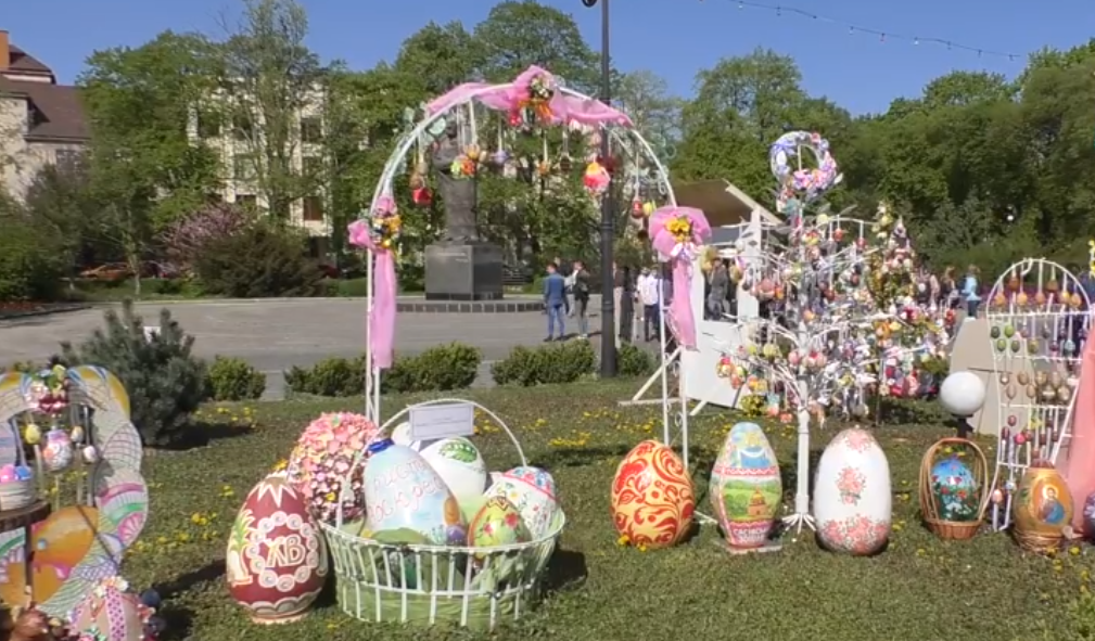 В Ужгороді зібрали 22 тисячі писанок з 13-ти районів області (ВІДЕО)