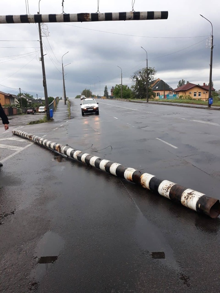 В Мукачеві оштрафують водія фури, який пошкодив обмежувач (ФОТО)