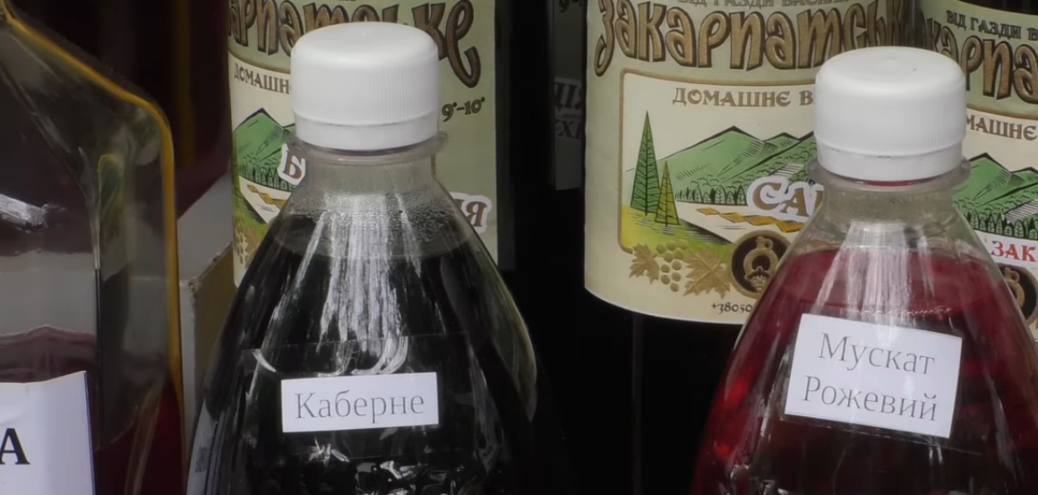 На фестиваль «Сонячний напій» приїхали більше сорока виробників вина, меду та сиру