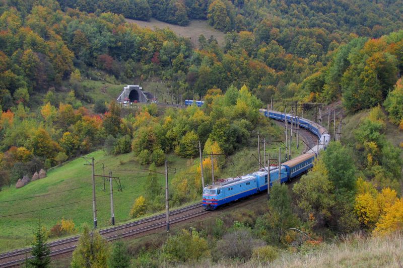 Нардепи Петьовка, Лунченко і Горват пропонують змінити графік руху поїздів до Рахова