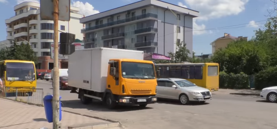 Через спеку в Ужгороді заборонили рух вантажівок (ВІДЕО)