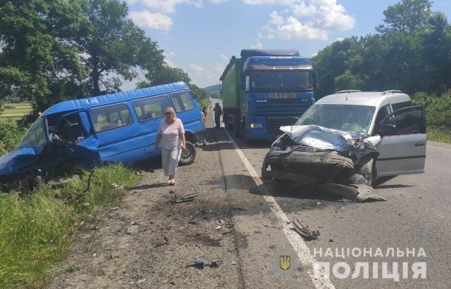 Смертельна ДТП на Львівщині: постраждали двоє закарпатців, серед них неповнолітній (ФОТО)