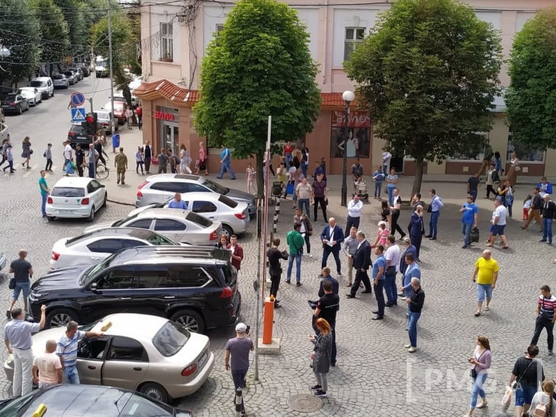 Візит Петра Порошенка в Мукачево супроводжувався провокаціями (ВІДЕО)