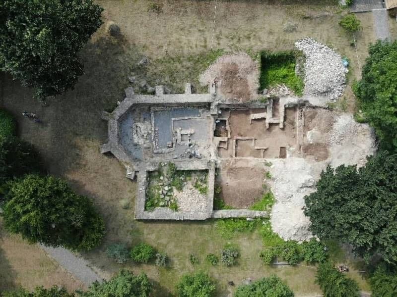 В Ужгородському замку під час розкопок археологи виявили коштовну знахідку (ФОТО)